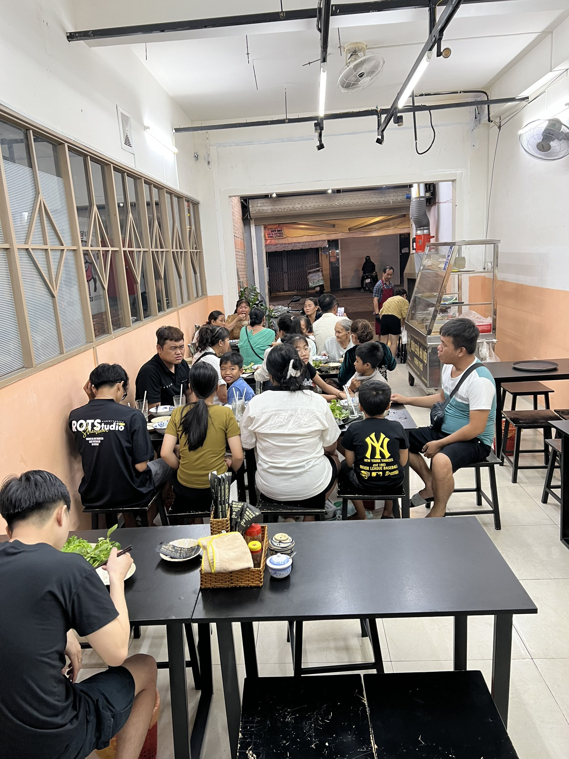 Sang lại Mặt Bằng Quán ăn Mặt Tiền đường Thăng Long, Phường 4, Quận Tân Bình